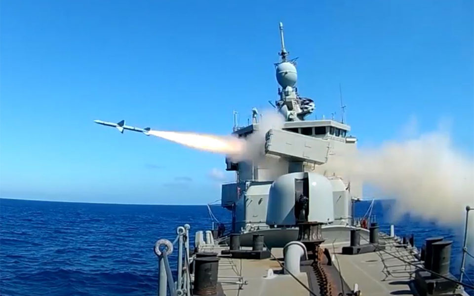 σποτ-πολεμικού-ναυτικού-για-τον-εορτα-561178765