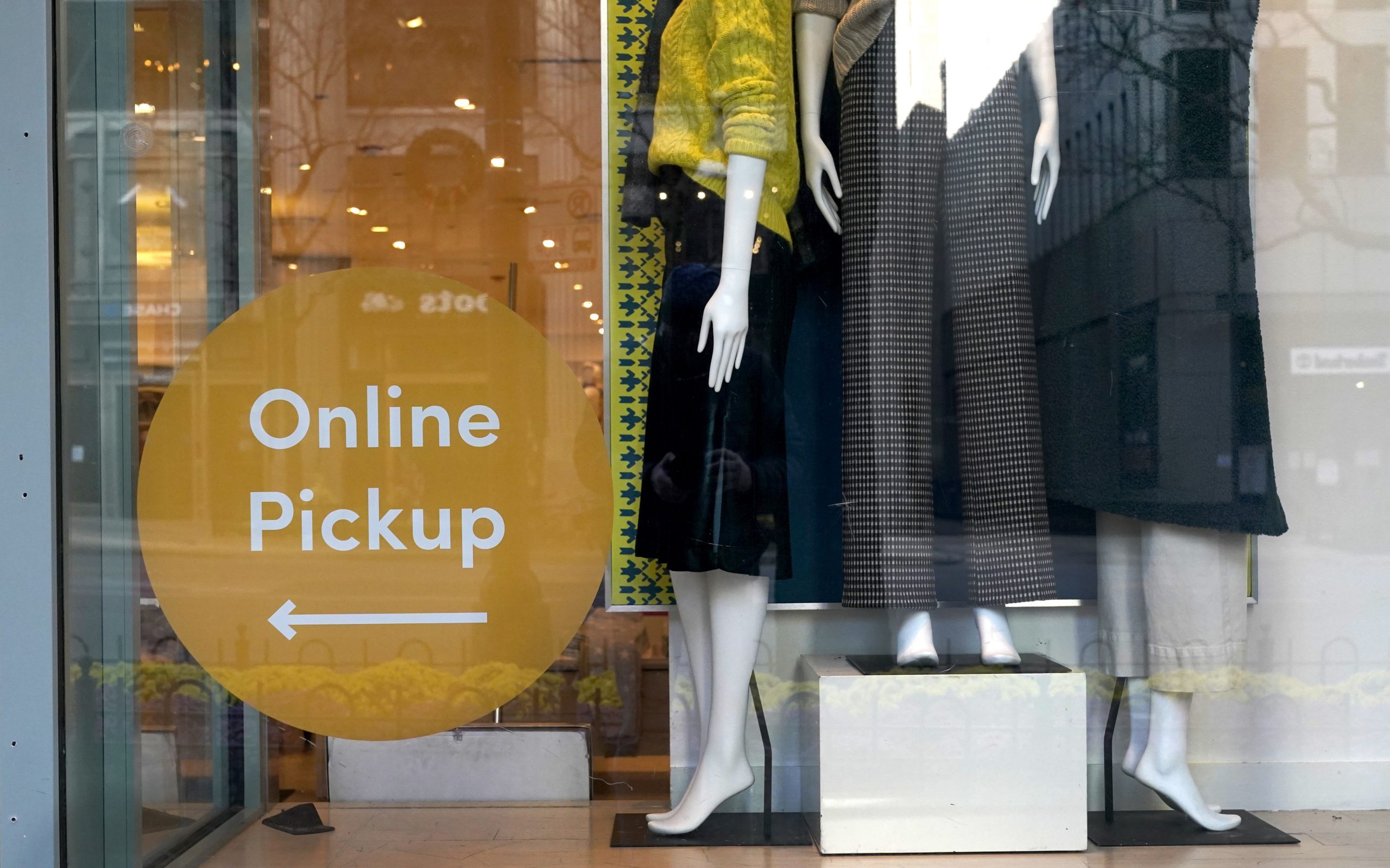 ψώνια-από-απόσταση-στη-φετινή-black-friday-σε-ευρ-561177097