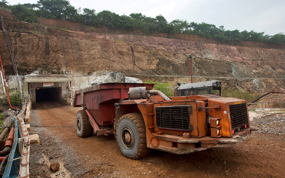 κολομβία-14-εργαζόμενοι-παγιδεύτηκαν-σ-561154045