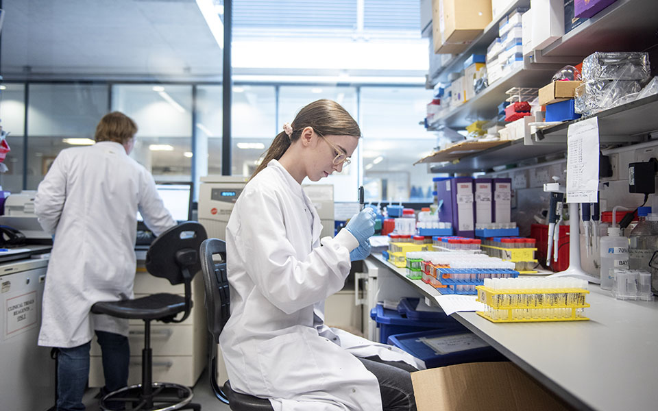 εμβόλιο-της-οξφόρδης-πριν-τα-χριστούγ-561164863