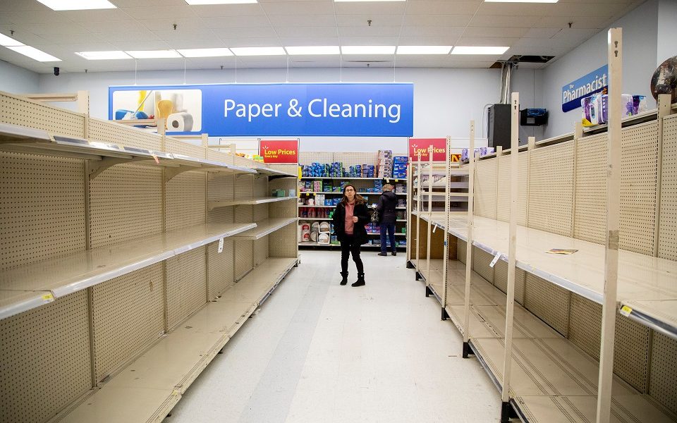 ο-πανικός-για-χαρτί-τουαλέτας-χτυπά-561168934