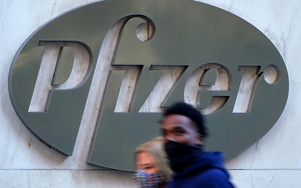 Άλμπερτ Μπουρλά: Η διανομή του εμβολίου της Pfizer θα ξεκινήσει λίγες ώρες αφότου λάβει έγκριση-1