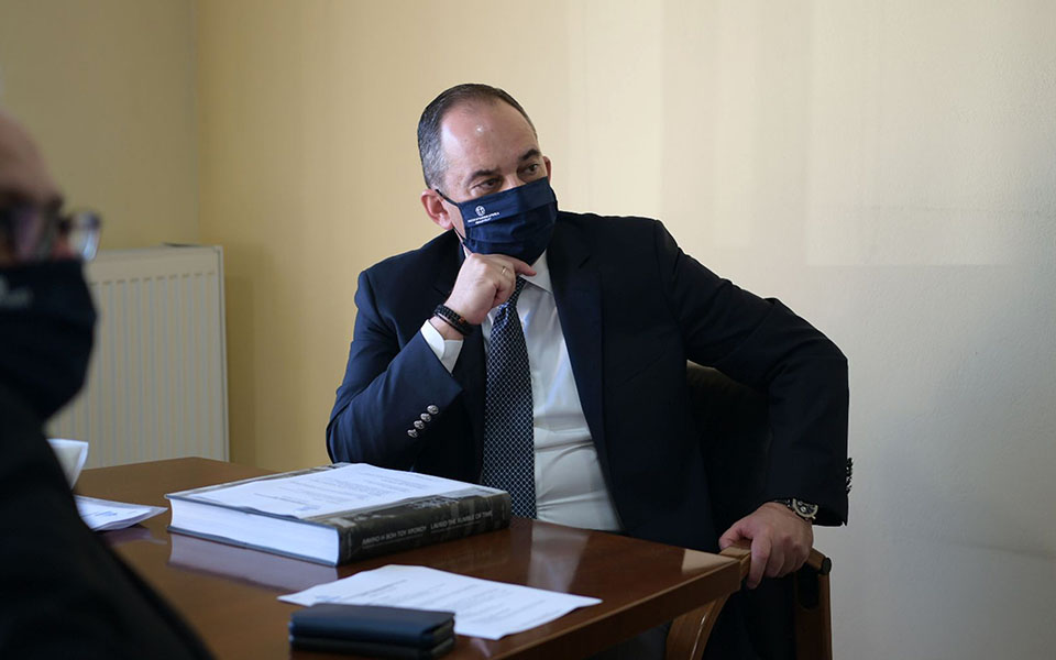 θετικός-στον-κορωνοϊό-ο-υπουργός-ναυτ-561170572