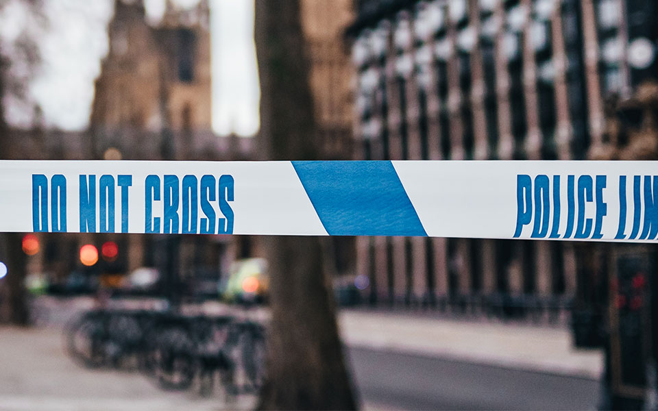 λονδίνο-εντοπισμός-ύποπτου-πακέτου-κ-561178927