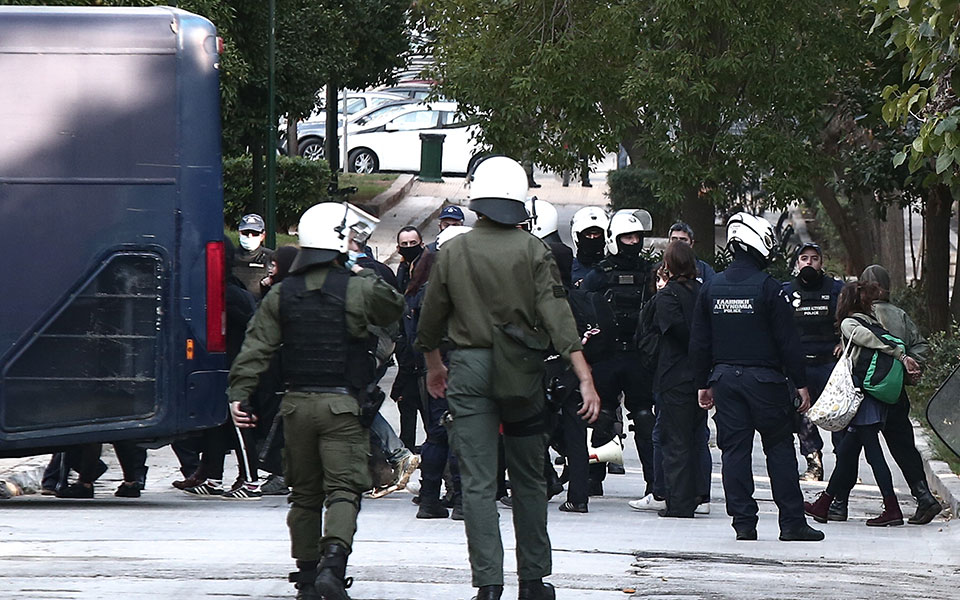 Προσαγωγές σε Πολυτεχνείο και Πολυτεχνειούπολη Ζωγράφου-4