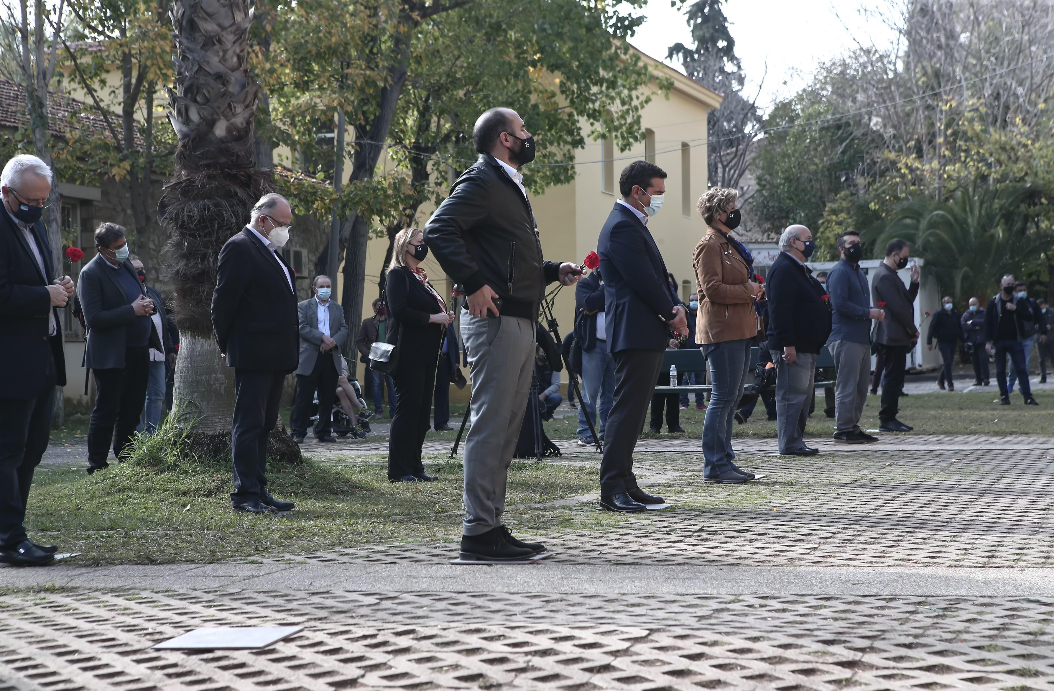 Πολυτεχνείο: Συμβολικές ενέργειες με φόντο την απαγόρευση-5