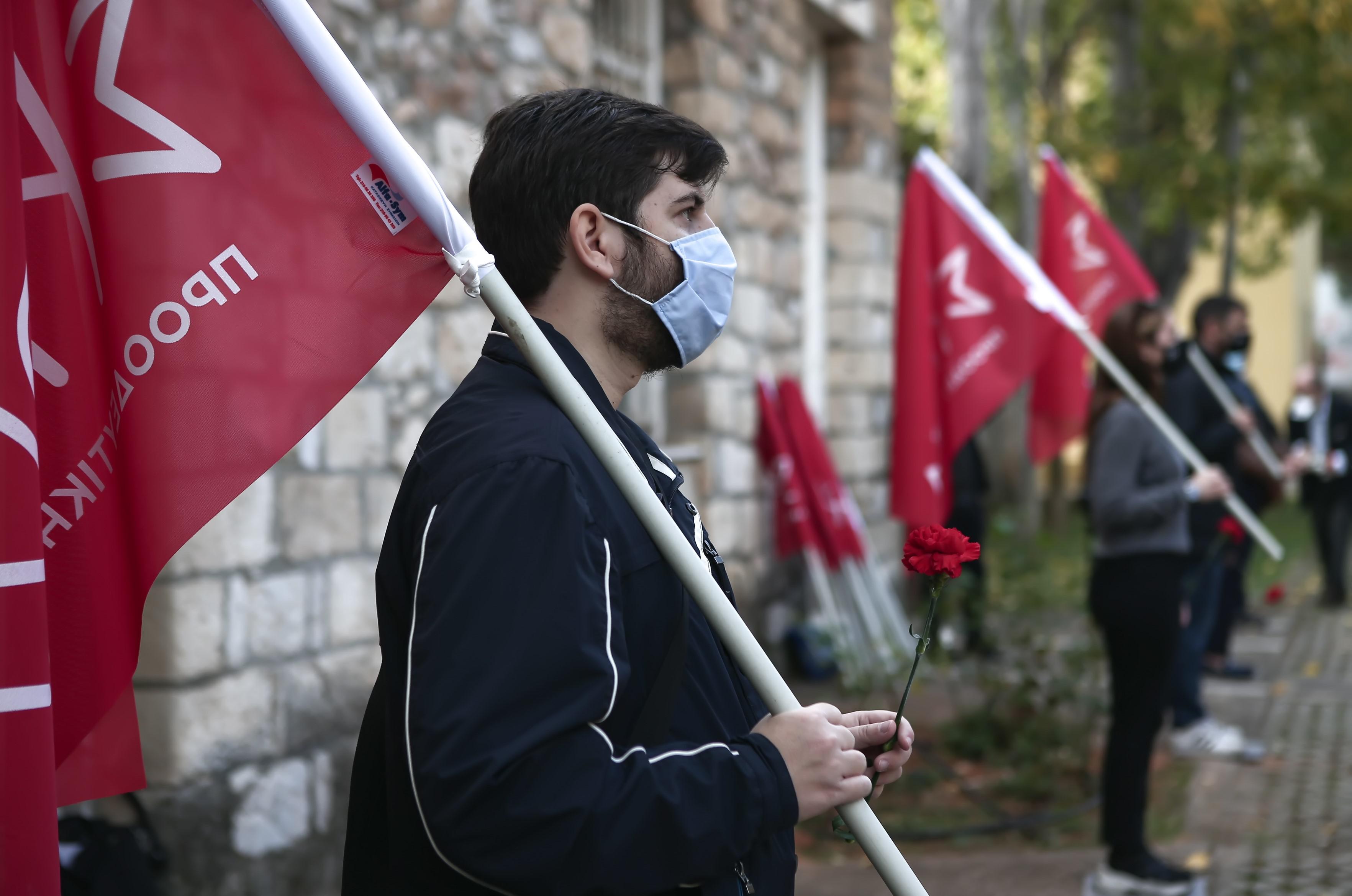 Πολυτεχνείο: Συμβολικές ενέργειες με φόντο την απαγόρευση-4
