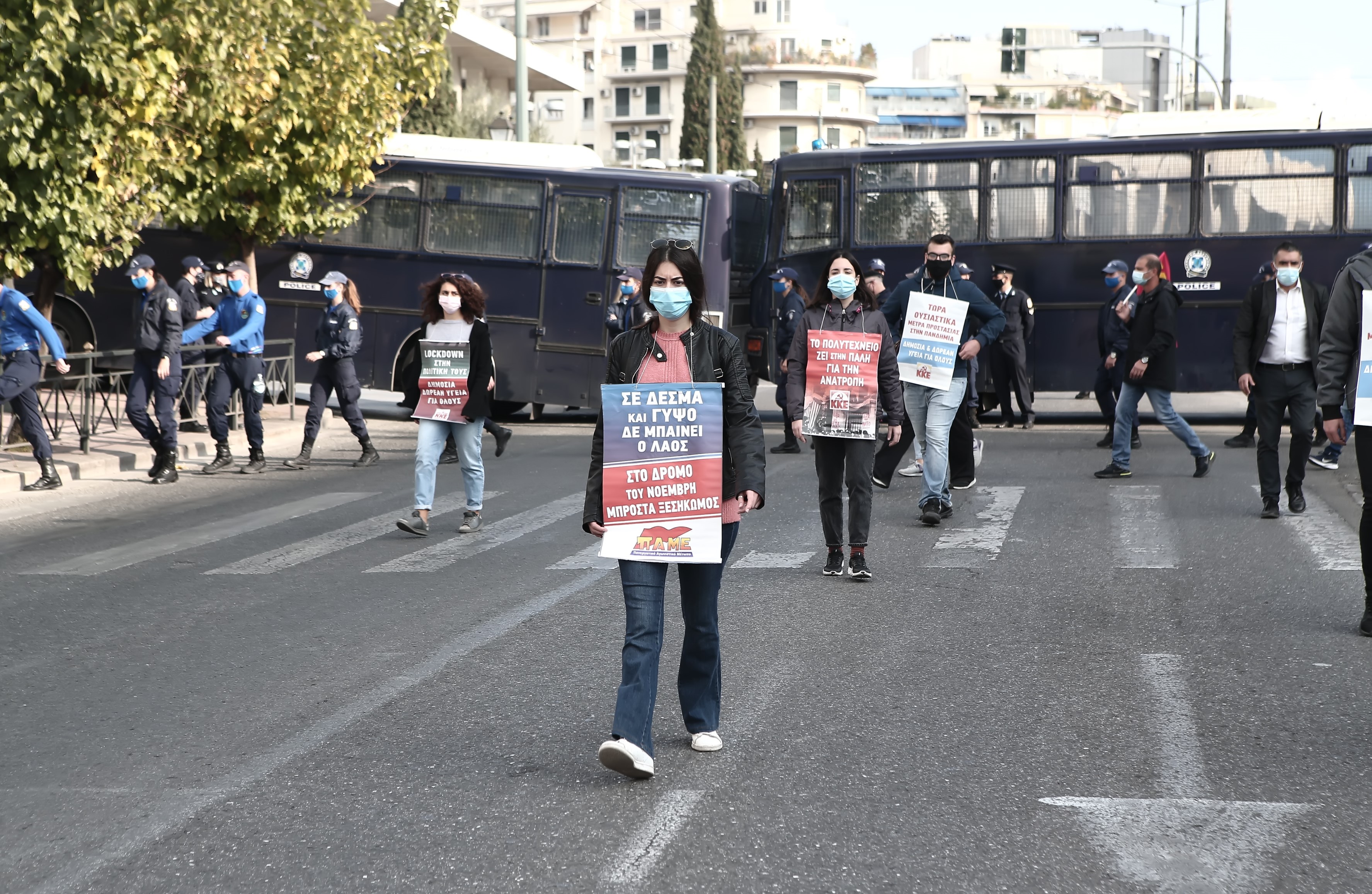 Πολυτεχνείο: Συμβολικές ενέργειες με φόντο την απαγόρευση-2