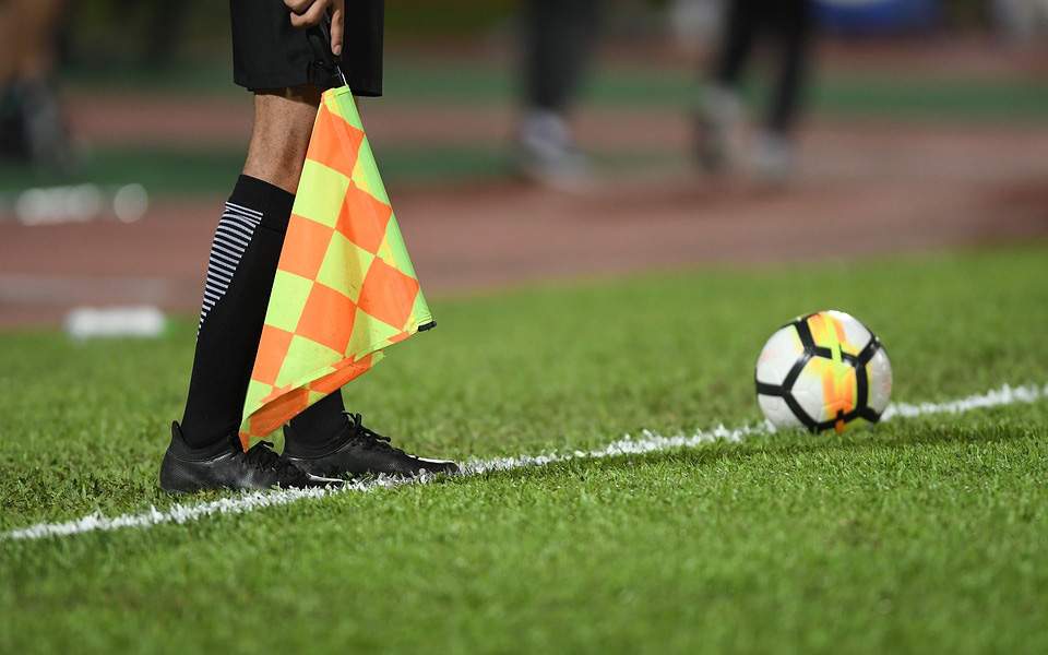 στο-απυρόβλητο-οι-διαιτητές-παρά-τα-λά-561176734