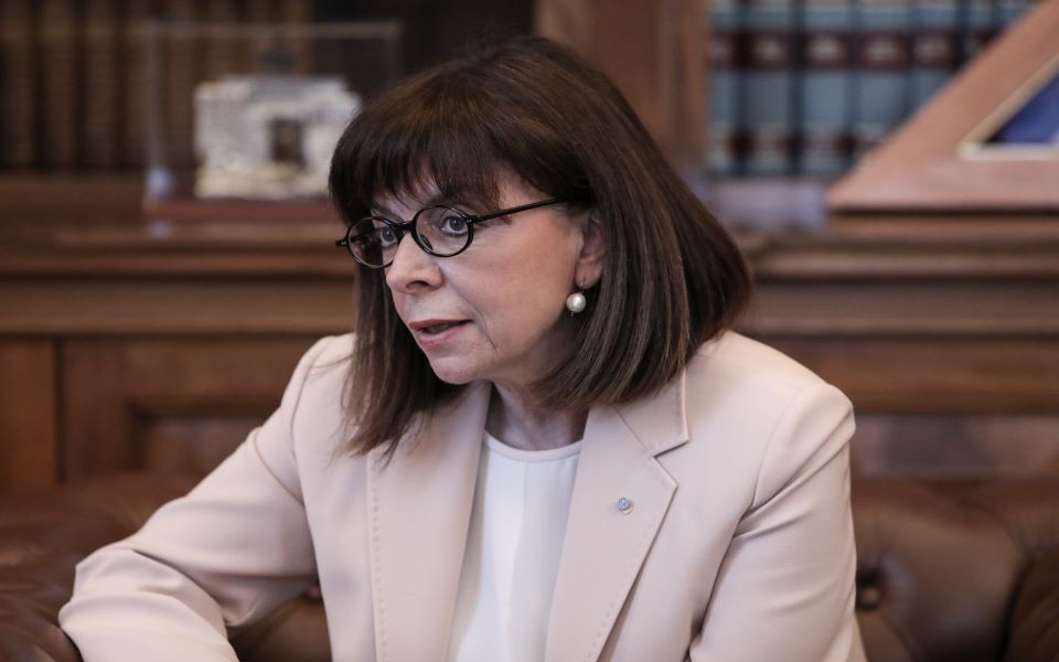 η-πτδ-συνεχάρη-τους-μπάιντεν-και-χάρις-561148885