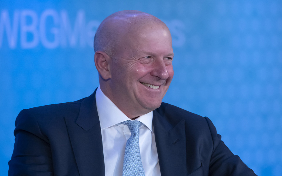 όταν-ο-ceo-της-goldman-sachs-φτυάριζε-χιόνι-για-20-δολά-561165154