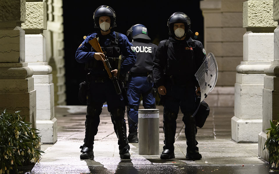 τζιχαντίστρια-διέπραξε-την-επίθεση-μ-561172369