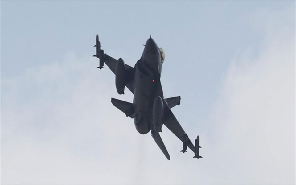 δύο-εικονικές-αερομαχίες-πάνω-από-το-α-561179179