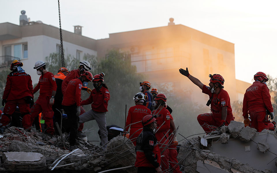 τουλάχιστον-62-οι-νεκροί-940-οι-τραυματίες-561140014