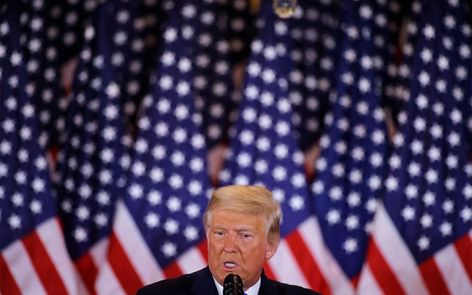 τραυματισμένη-δημοκρατία-561143953