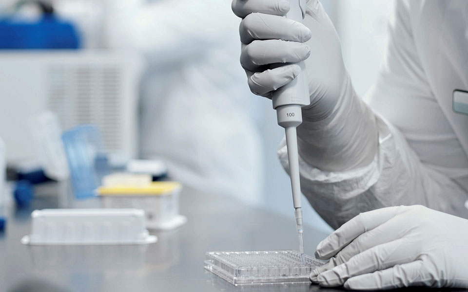 εε-κορωνοϊός-σύμβαση-με-την-eli-lilly-για-τη-561178552