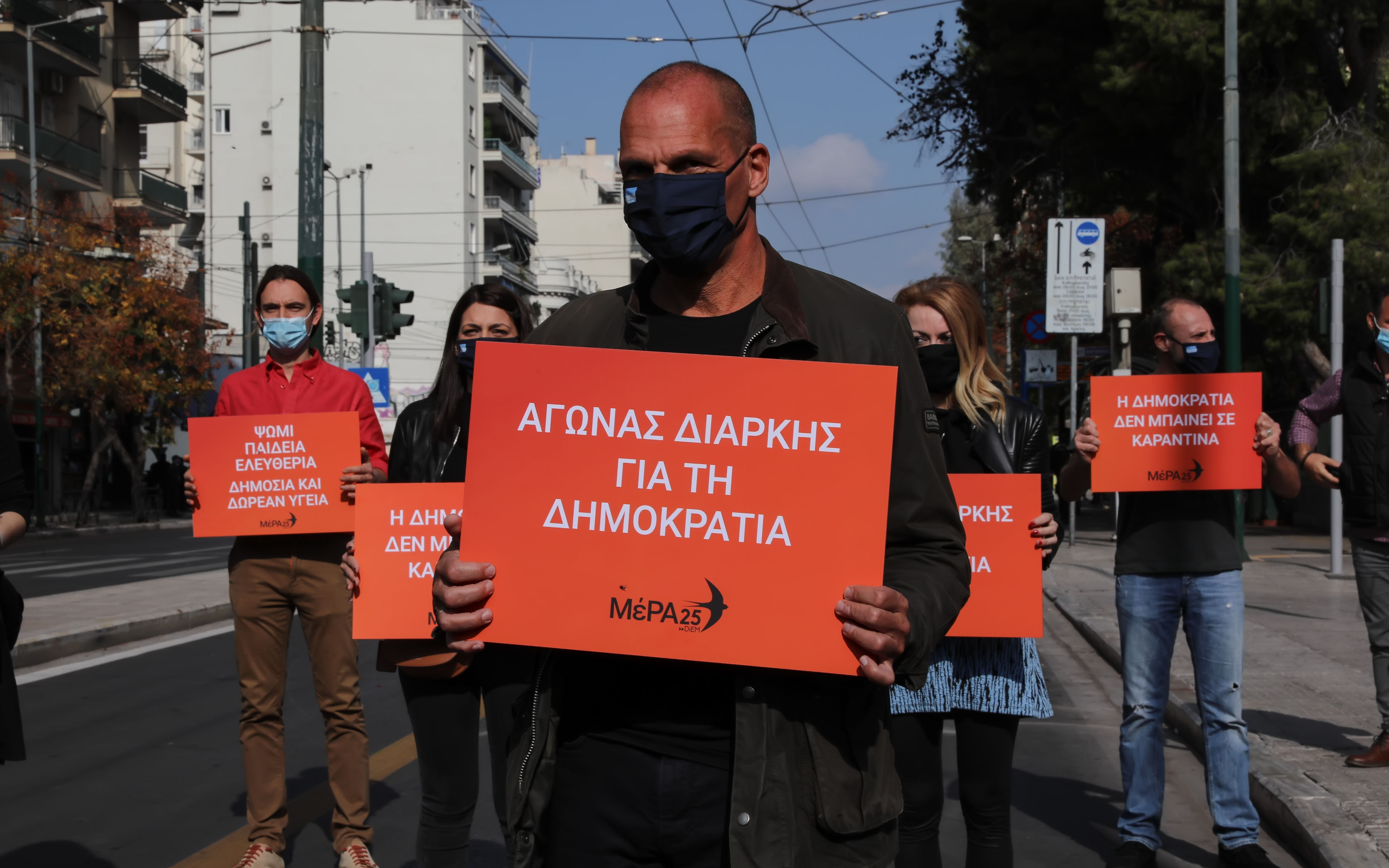 Πολυτεχνείο: Συμβολικές ενέργειες με φόντο την απαγόρευση-6