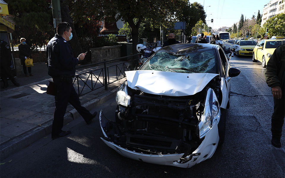 τροχαίο-με-δύο-τραυματίες-αστυνομικο-561174529