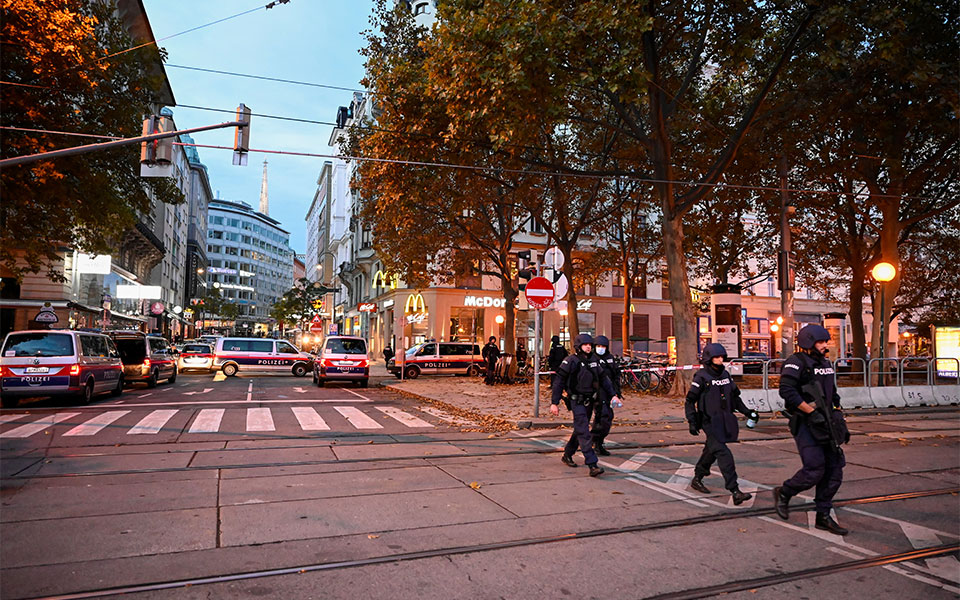 Το προφίλ του δράστη που σκοτώθηκε στη Βιέννη – Ήθελε να ενταχθεί στο Ισλαμικό Κράτος-1