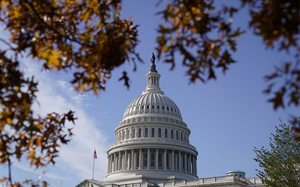 ειρηνική-παράδοση-της-εξουσίας-βλέ-561147148