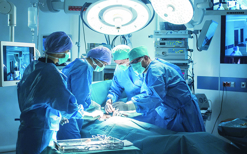 ο-ιδιώτης-γιατρός-561177373