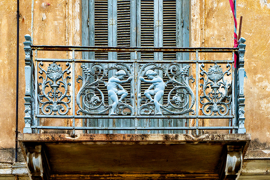 Το Κουκάκι πίσω από τη βιτρίνα-2