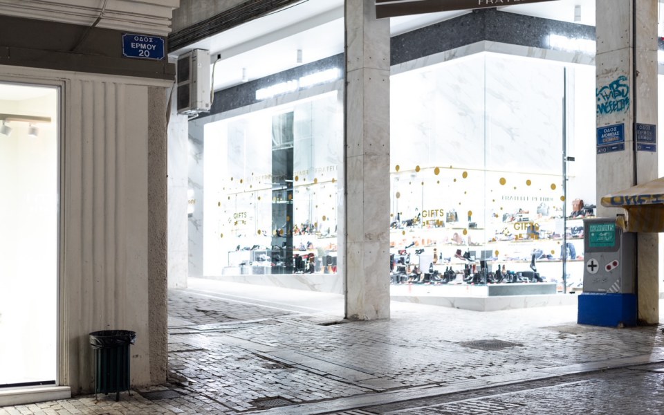 Μεγάλη αντι-γκράφιτι παρέμβαση στην Ερμού (εικόνες)-3