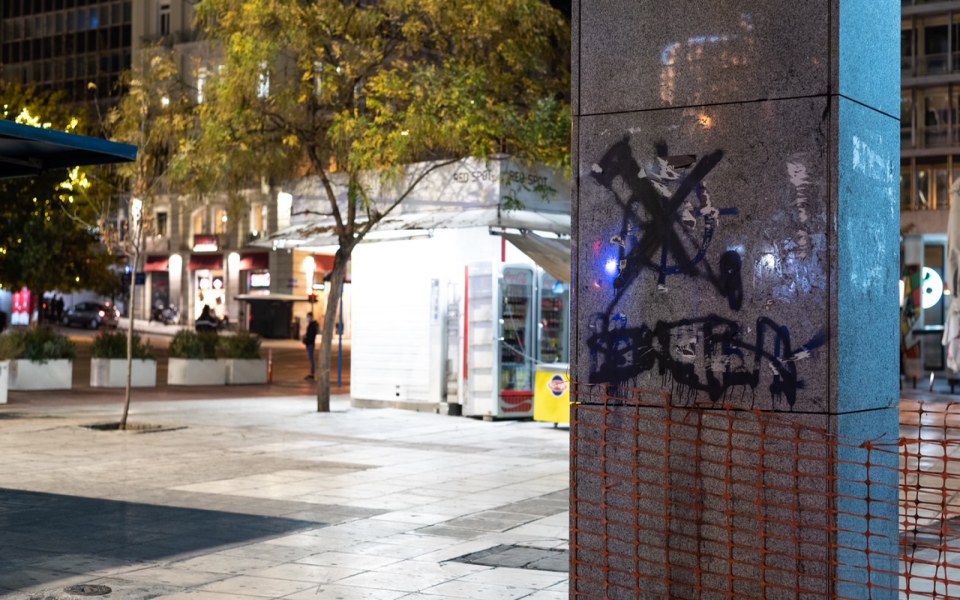 Μεγάλη αντι-γκράφιτι παρέμβαση στην Ερμού (εικόνες)-6