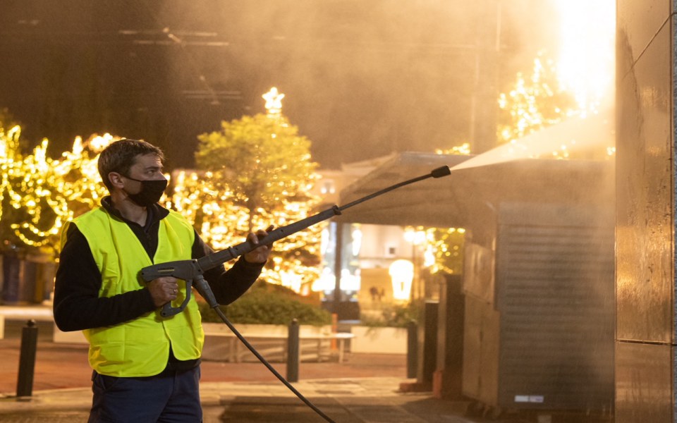 Μεγάλη αντι-γκράφιτι παρέμβαση στην Ερμού (εικόνες)-9