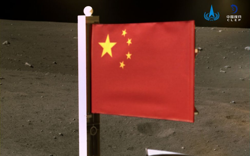 η-κινεζική-δεύτερη-σημαία-που-κυματί-561185206