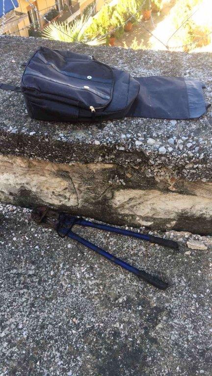 Εξάρχεια: Βόμβες μολότοφ βρέθηκαν σε εγκαταλελειμμένο κτίριο-4