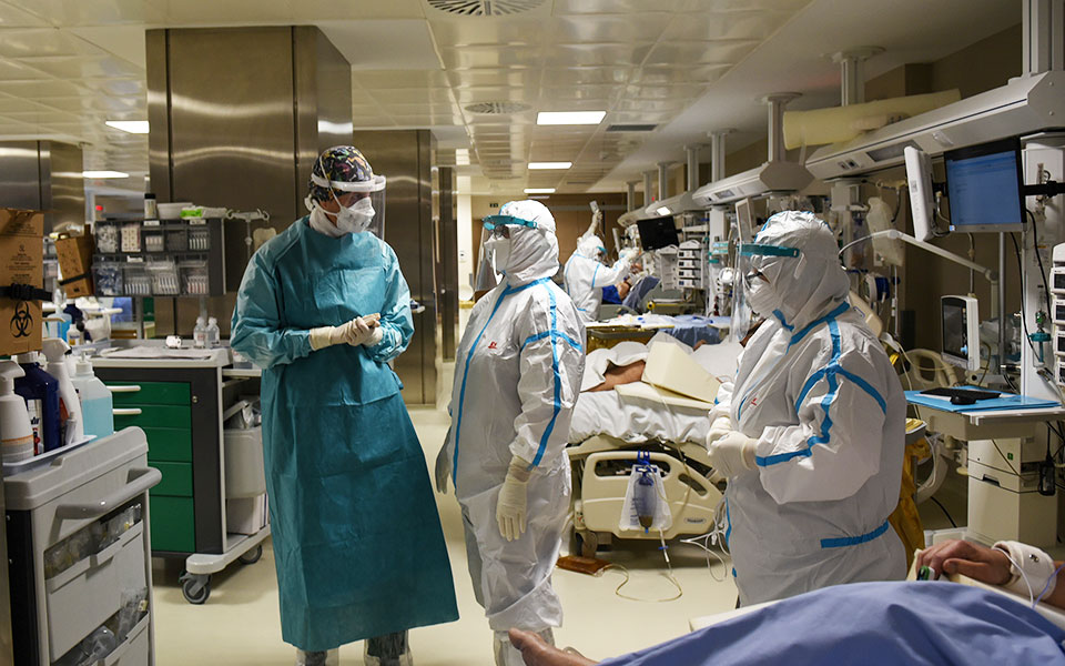 υποχώρηση-της-covid-19-με-αργούς-ρυθμούς-561191278