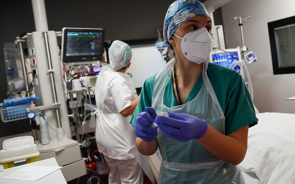 κορωνοϊός-942-νέα-κρούσματα-443-οι-διασωλην-561211813