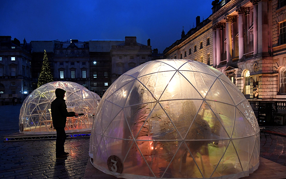 πριν-και-μετά-το-εμβόλιο-700-επιδημιολόγ-561184996