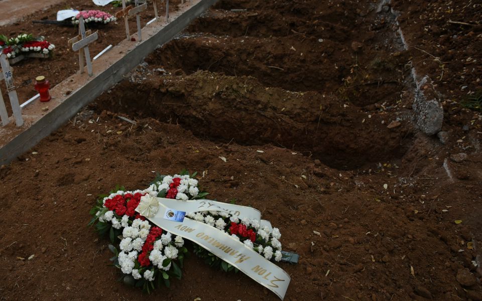 Το σιωπηλό και απόκοσμο «αντίο» στα θύματα του ιού-2