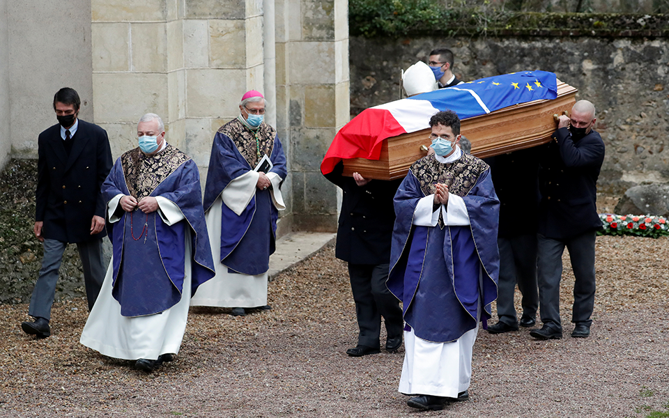 «Αντίο» στον Βαλερί Ζισκάρ ντ’ Εστέν σε στενό οικογενειακό κύκλο-2