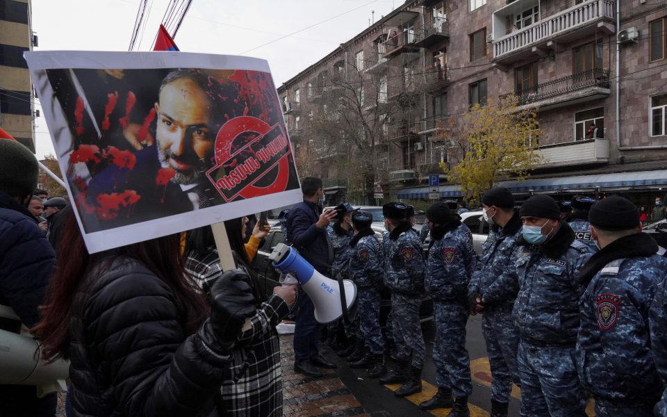 αρμενία-εκατοντάδες-διαδηλωτές-ζητο-561188206