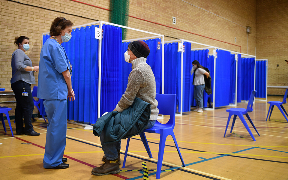 αντ-φάουτσι-εμβολιασμός-έως-και-90-του-π-561207727