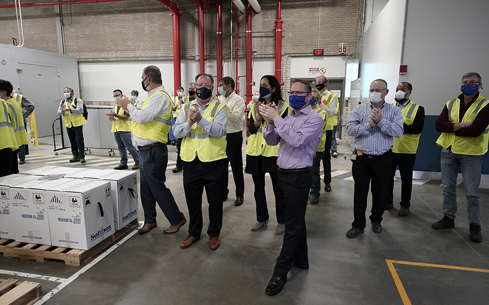 Ξεκίνησαν οι αποστολές του εμβολίου στις ΗΠΑ – Οι πρώτες εικόνες-1