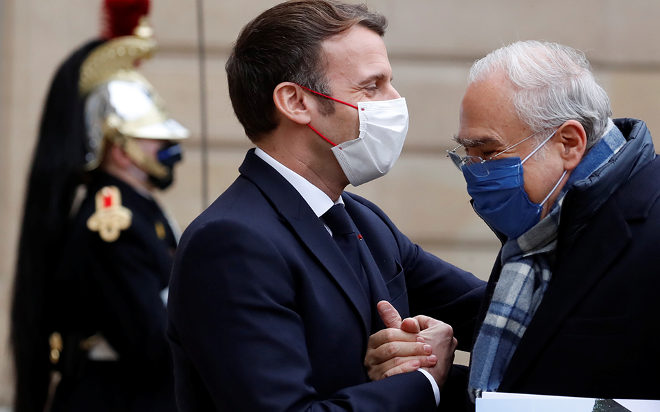 Οι κινήσεις Μακρόν που έφεραν ντόμινο καραντίνας-1