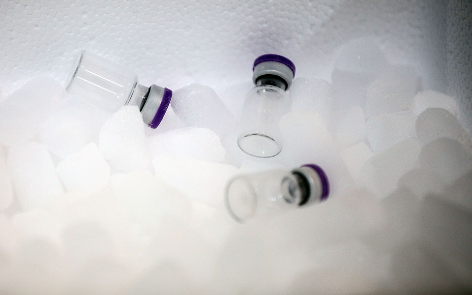 πλούσιοι-και-ισχυροί-πληρώνουν-όσο-όσ-561204265