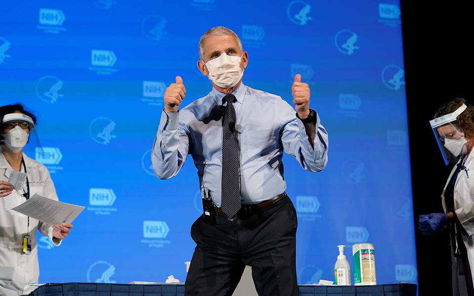 εμβολιάστηκε-δημοσίως-και-ο-άντονι-φά-561204454