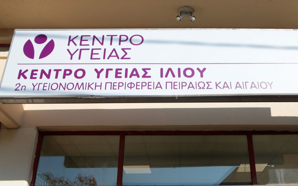 Οι πρώτες εικόνες από τα εμβολιαστικά κέντρα-1