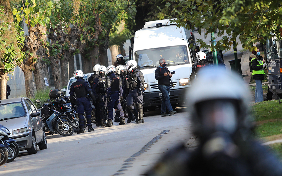 απαγόρευση-συναθροίσεων-την-κυριακή-561185278