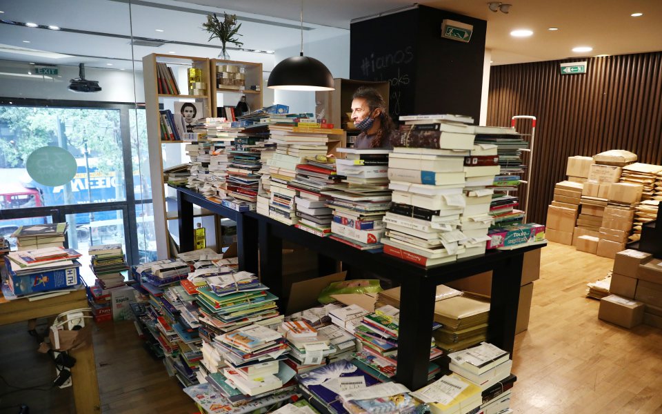 τεστ-αντοχής-με-μερικό-άνοιγμα-και-click-aw-561194209