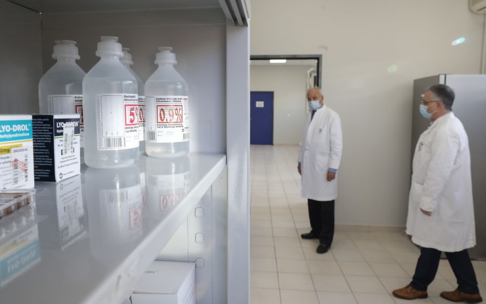 Οι πρώτες εικόνες από τα εμβολιαστικά κέντρα-3