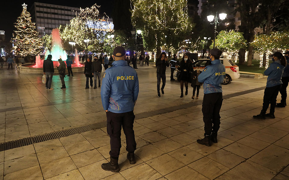 καθολικοί-έλεγχοι-παραμονή-και-ανήμε-561211921