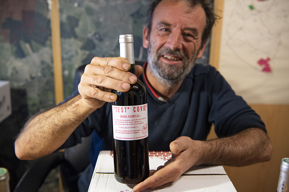 Οινοπαραγωγός με χιούμορ