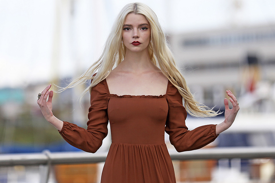 Μαύρα μαντάτα για τα Χριστούγεννα. Μπορούν τα στελέχη μιας μεγάλης ταξιδιωτικής εταιρίας να κάνουν το συνέδριό τους τον Αύγουστο; Μάλλον όχι τότε που η δουλειά είναι στο φουλ. Τι κάνουν λοιπόν οι Αγιοβασίλιδες παραμονές των Χριστουγέννων σε Παγκόσμιο(!) συνέδριο στο Ταλίν της Εσθονίας;  REUTERS/Janis Laizans