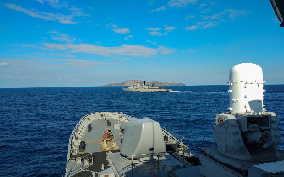 Εντυπωσιακές εικόνες από ασκήσεις του Π.Ν. (βίντεο)-5